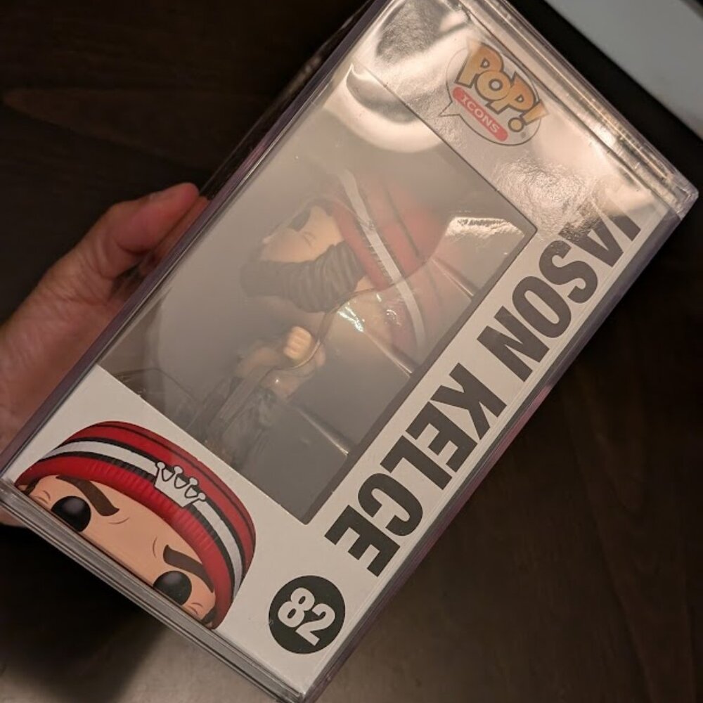 O1 FUNKO POP Jason Kelce Hard Case Limited Edition (Collectible) - Picture 4 of 6